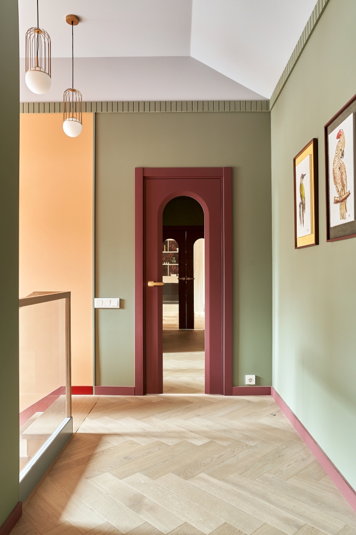 Дом с цветным интерьером — 1