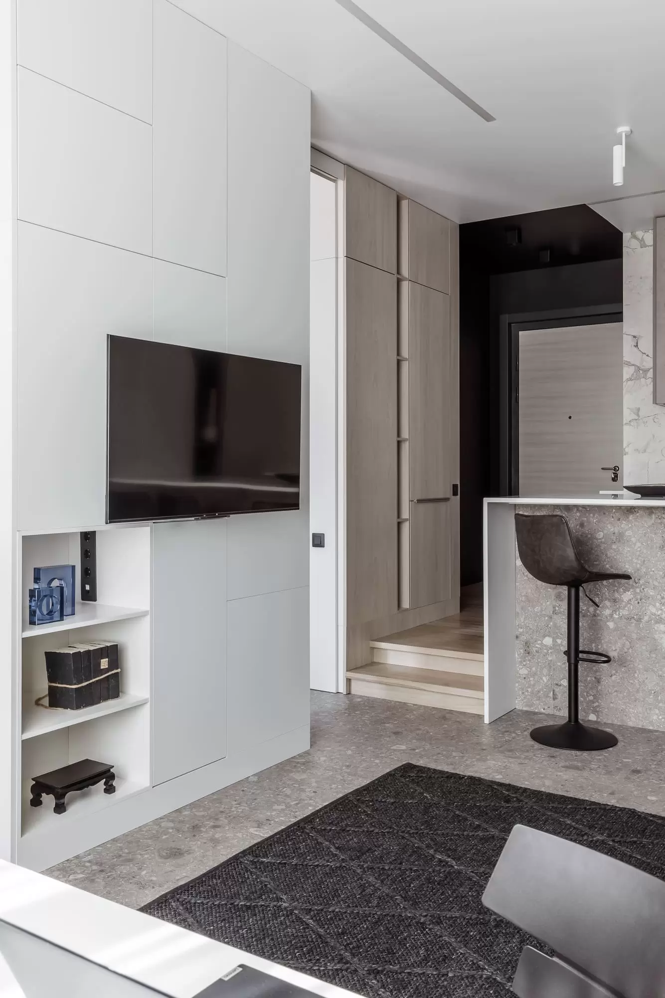 Монолит — 8