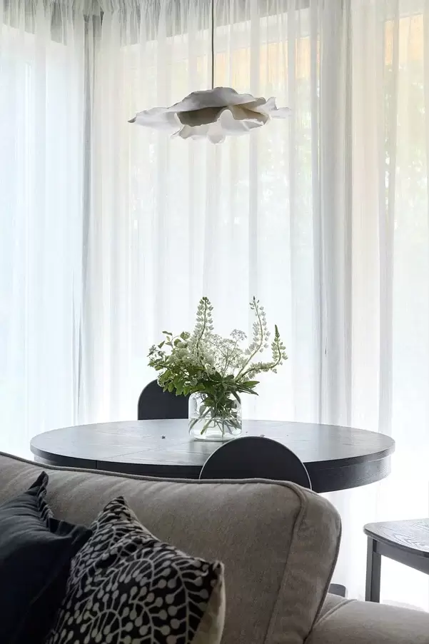 Кухня-гостиная с цветущим камином — 18