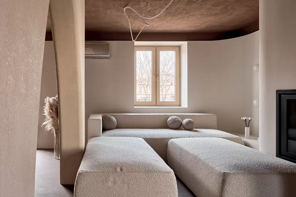 Обнимающая гостиная для многодетной семьи — 17