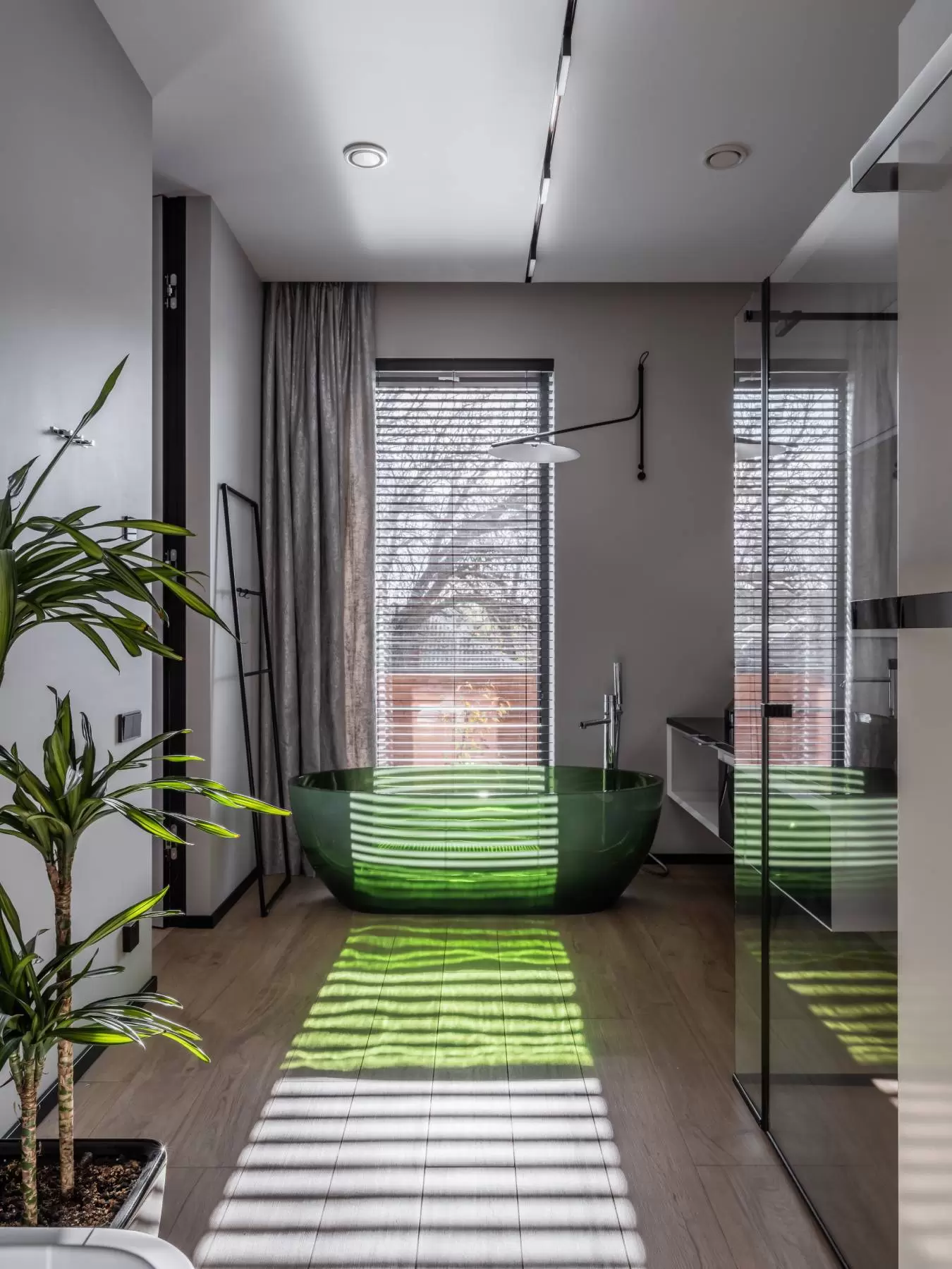 Дом с зеленой ванной